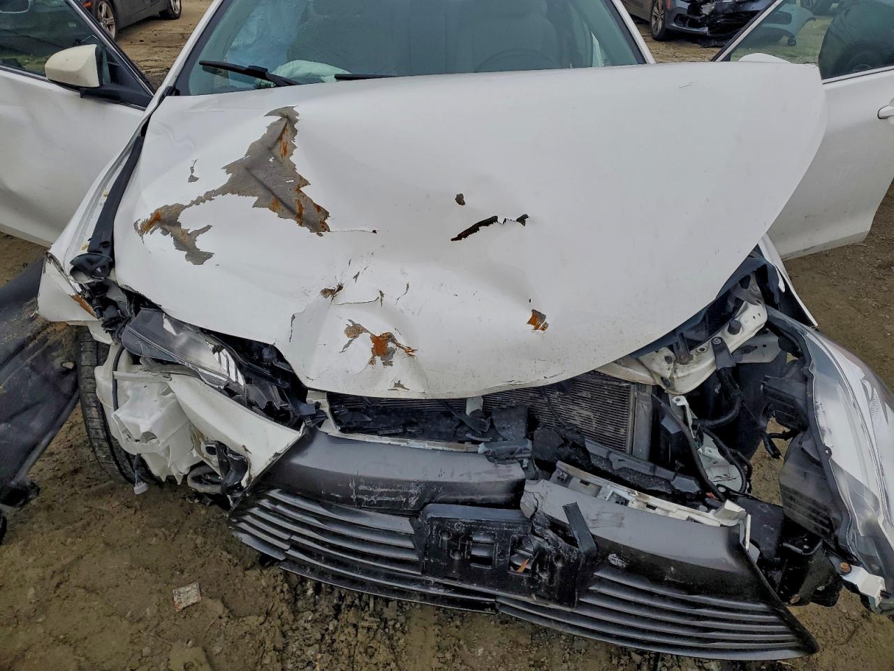 2016 TOYOTA CAMRY LE photo 11