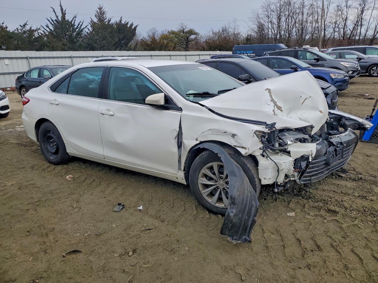 2016 TOYOTA CAMRY LE photo 4