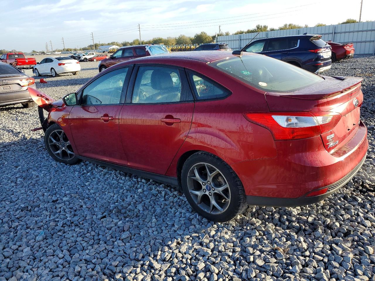 2014 FORD FOCUS SE photo 2