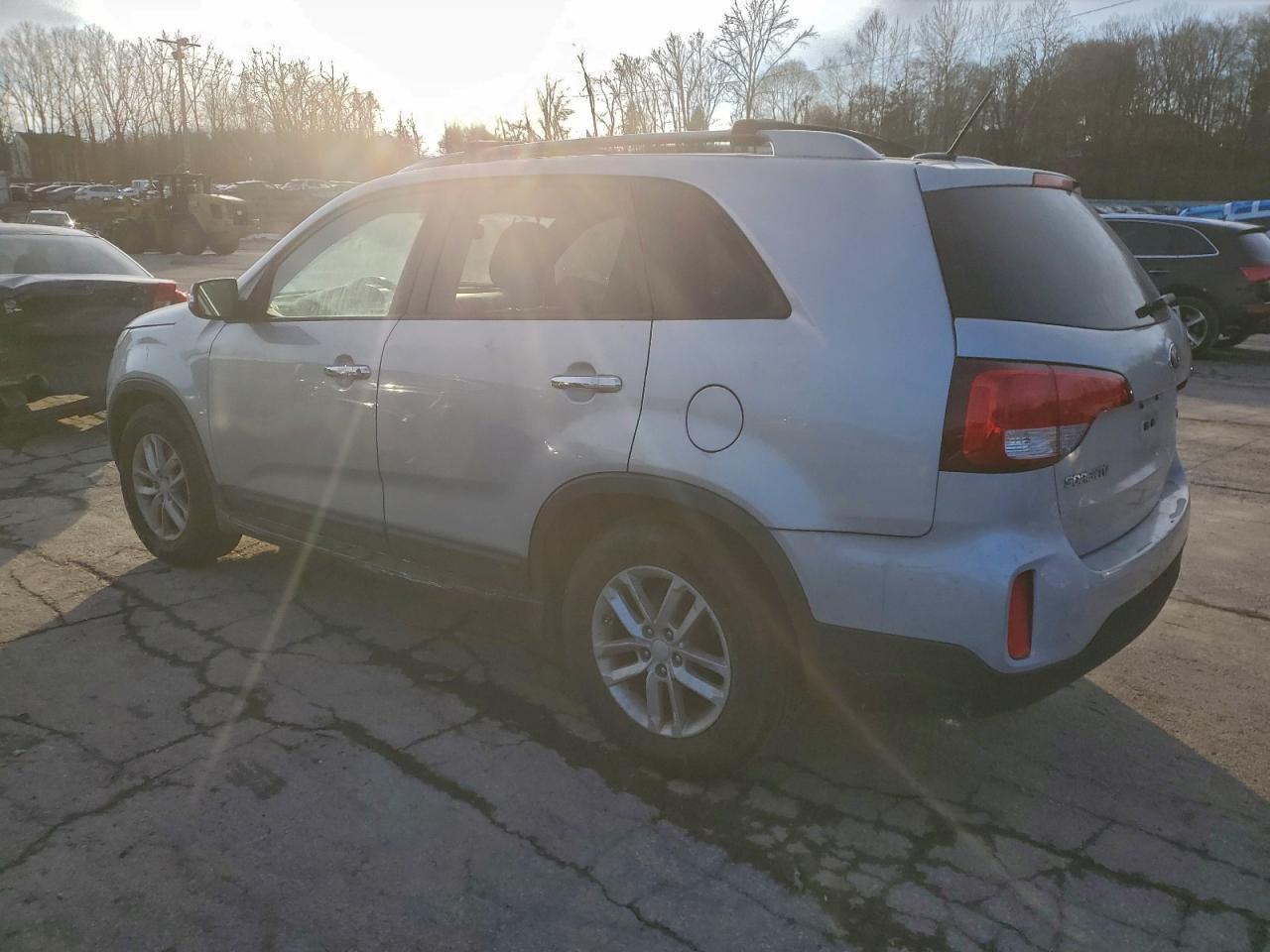 2014 KIA SORENTO LX photo 2