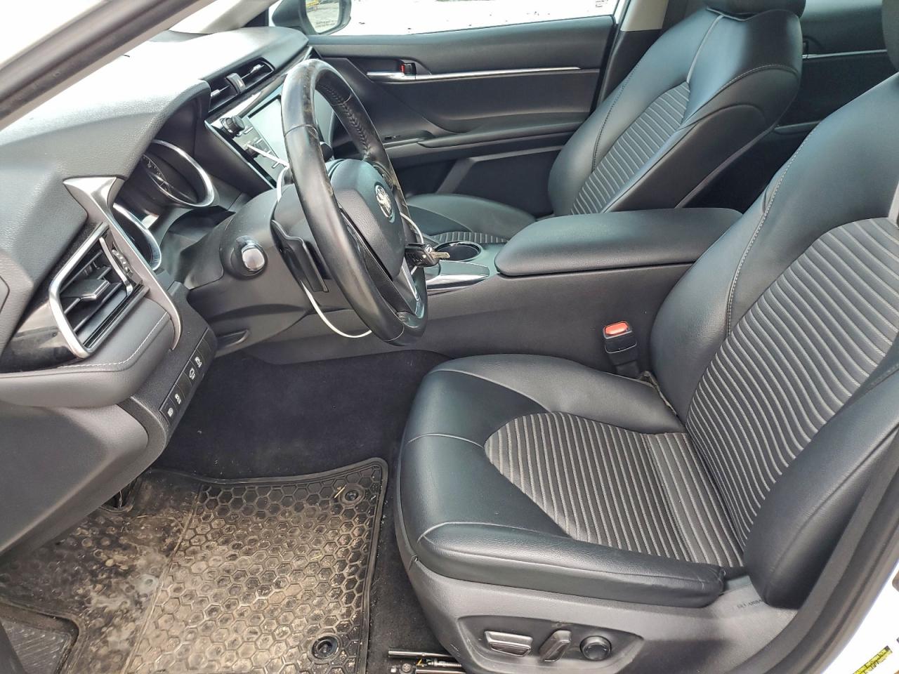 2020 TOYOTA CAMRY SE photo 7