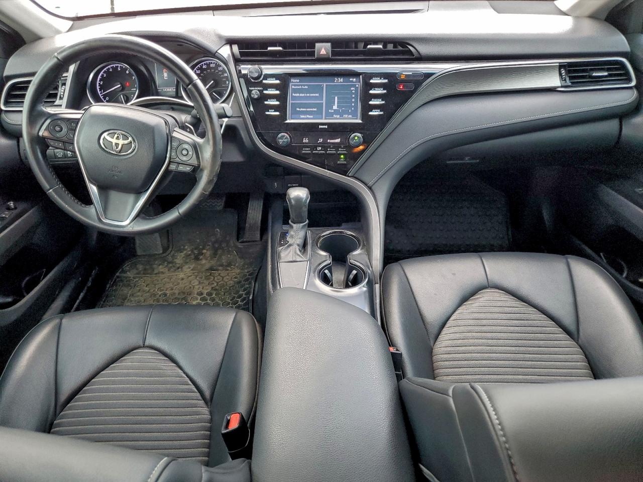 2020 TOYOTA CAMRY SE photo 8