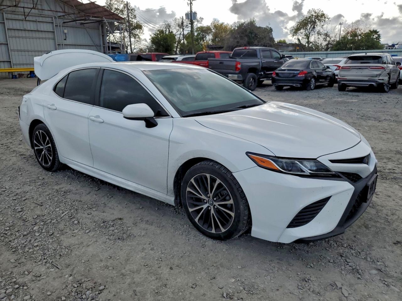 2020 TOYOTA CAMRY SE photo 4