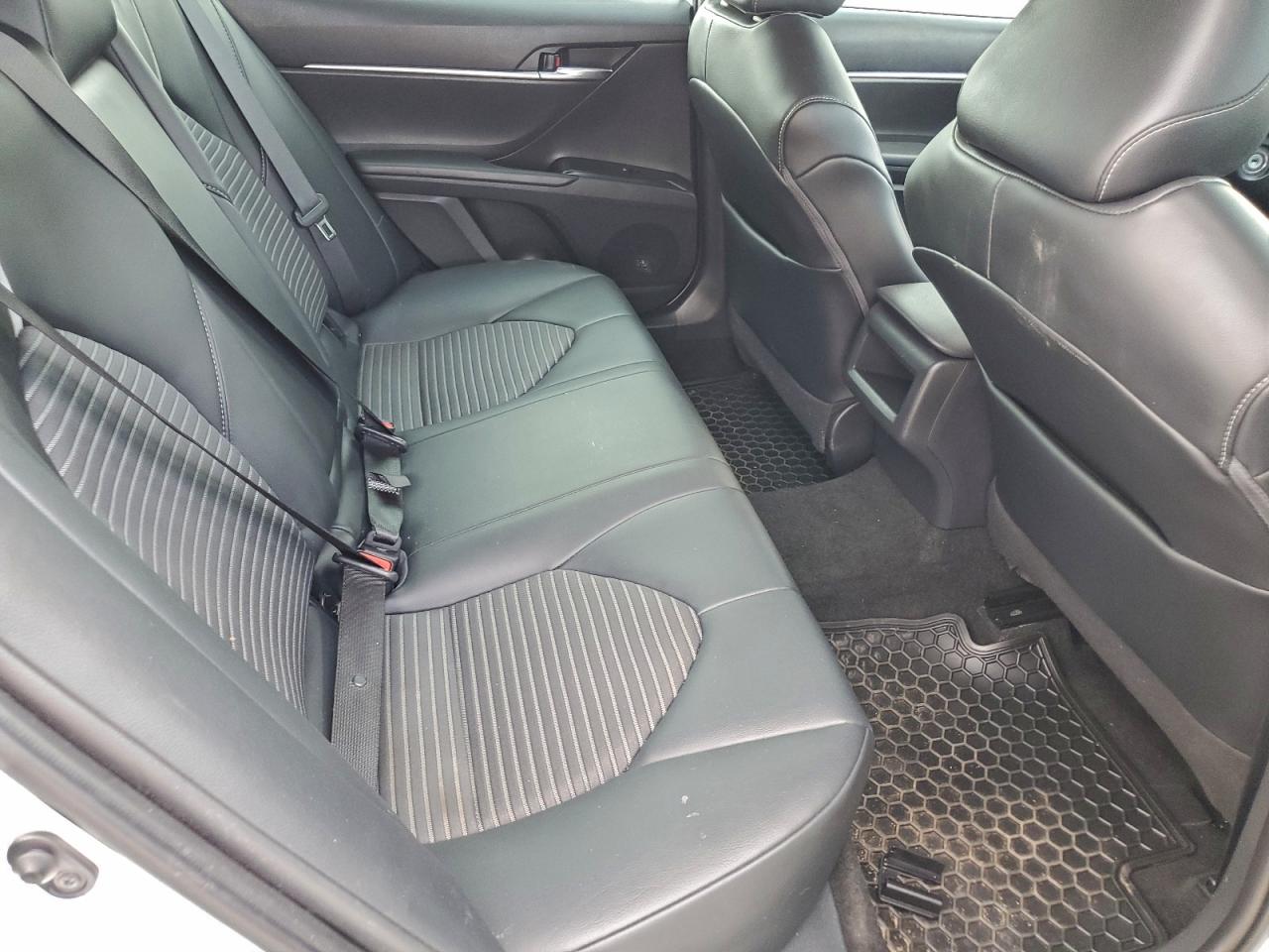 2020 TOYOTA CAMRY SE photo 10