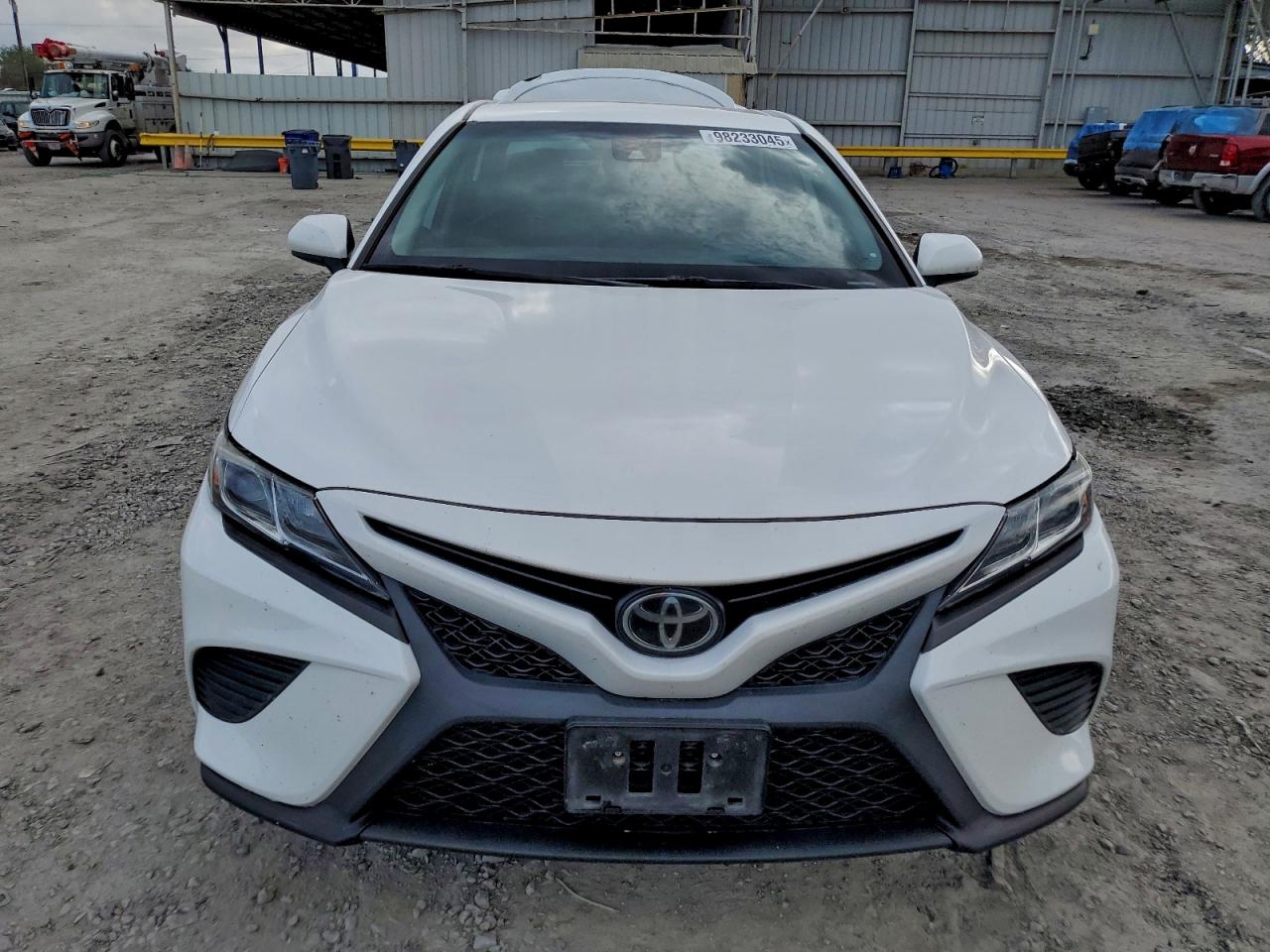 2020 TOYOTA CAMRY SE photo 5