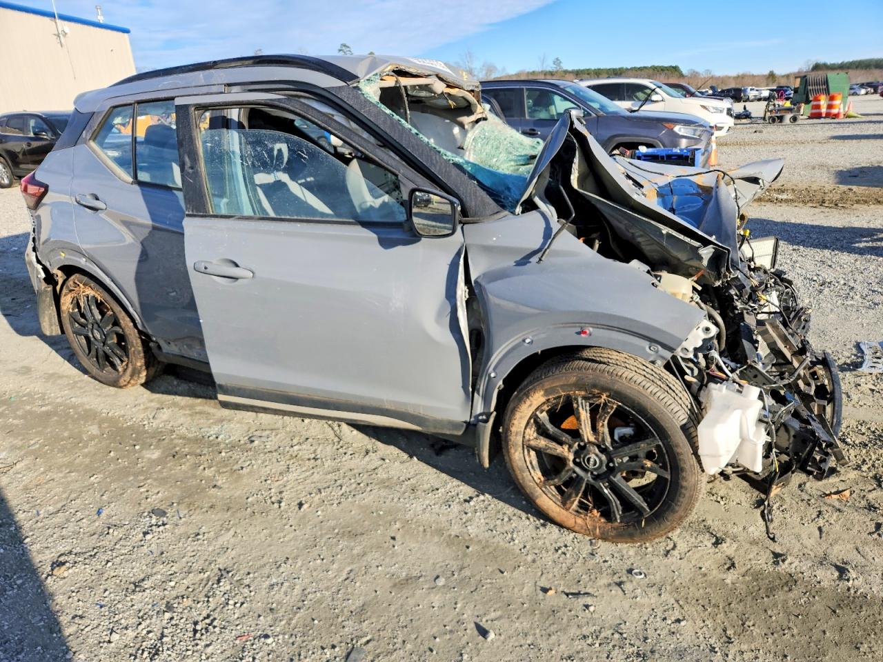 2023 NISSAN KICKS SR photo 4