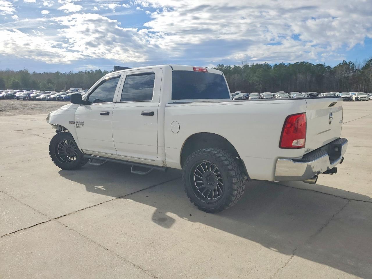 2019 RAM 1500 CLASSIC TRADESMAN photo 2