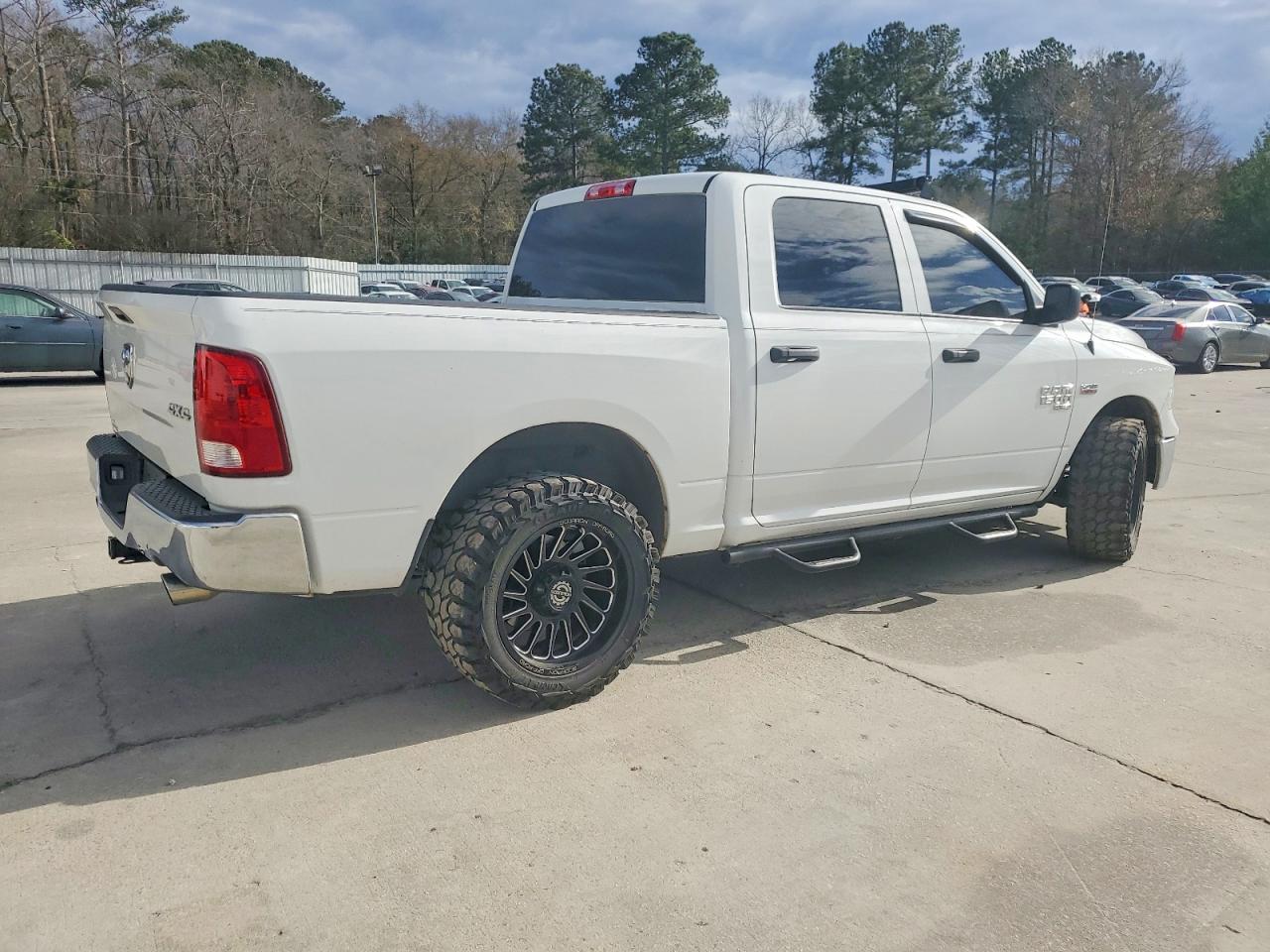 2019 RAM 1500 CLASSIC TRADESMAN photo 3
