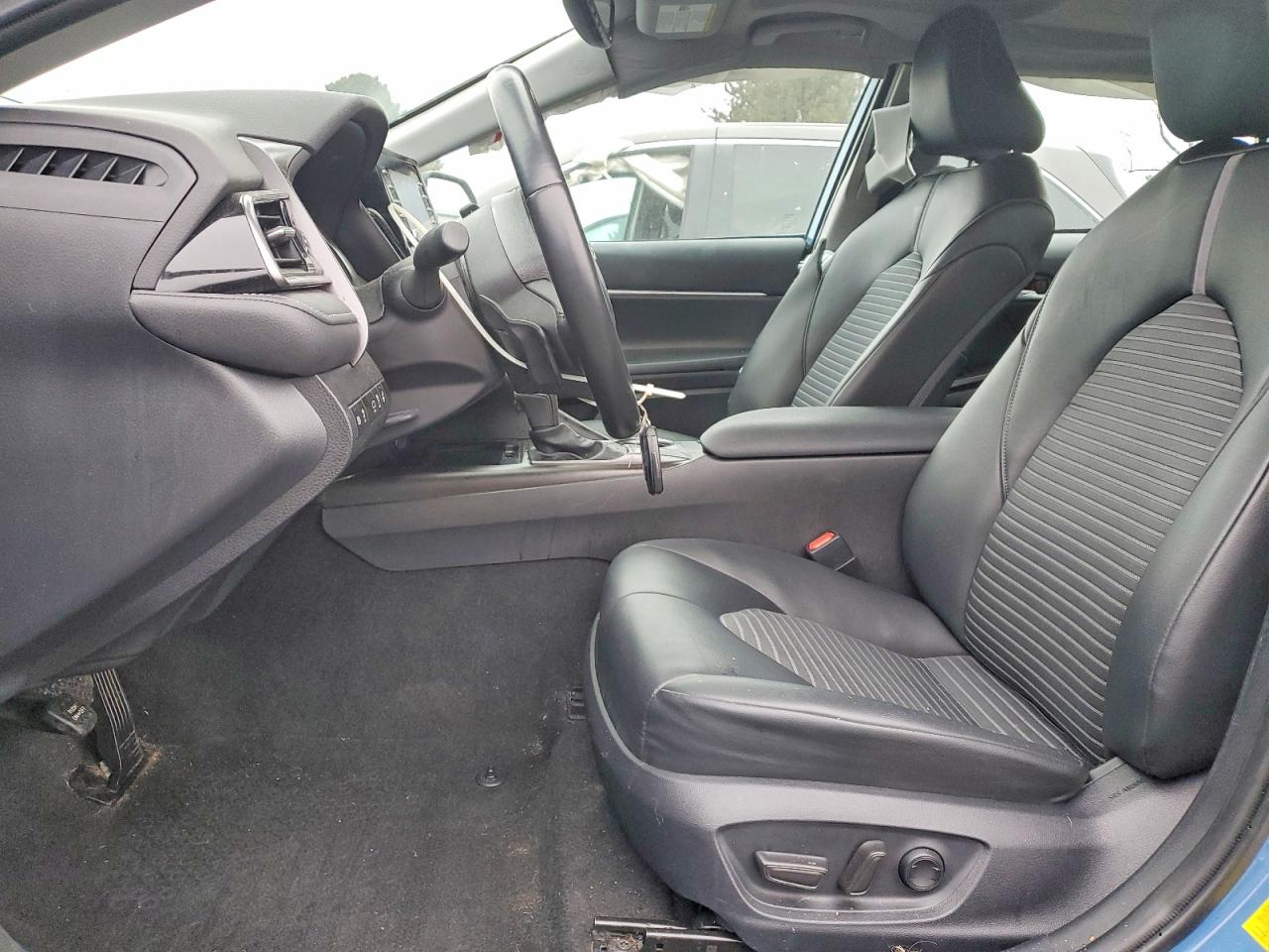 2023 TOYOTA CAMRY SE NIGHT SHADE photo 7