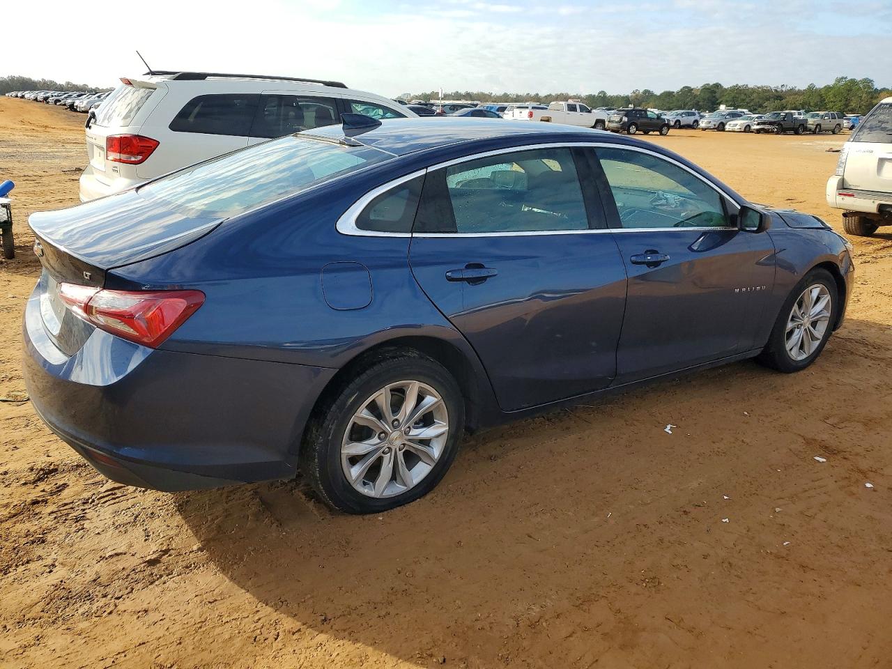2022 CHEVROLET MALIBU LT photo 3