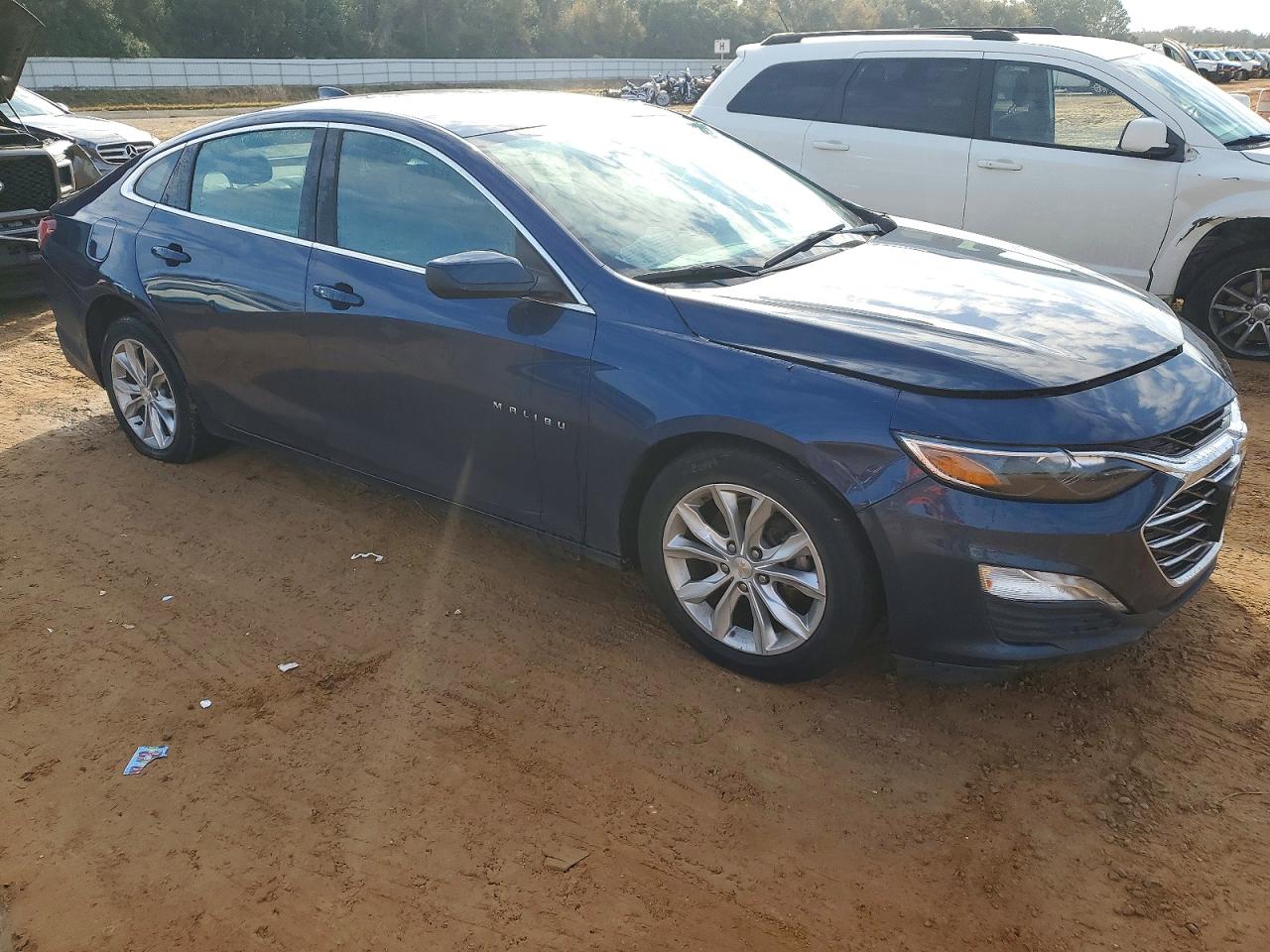 2022 CHEVROLET MALIBU LT photo 4