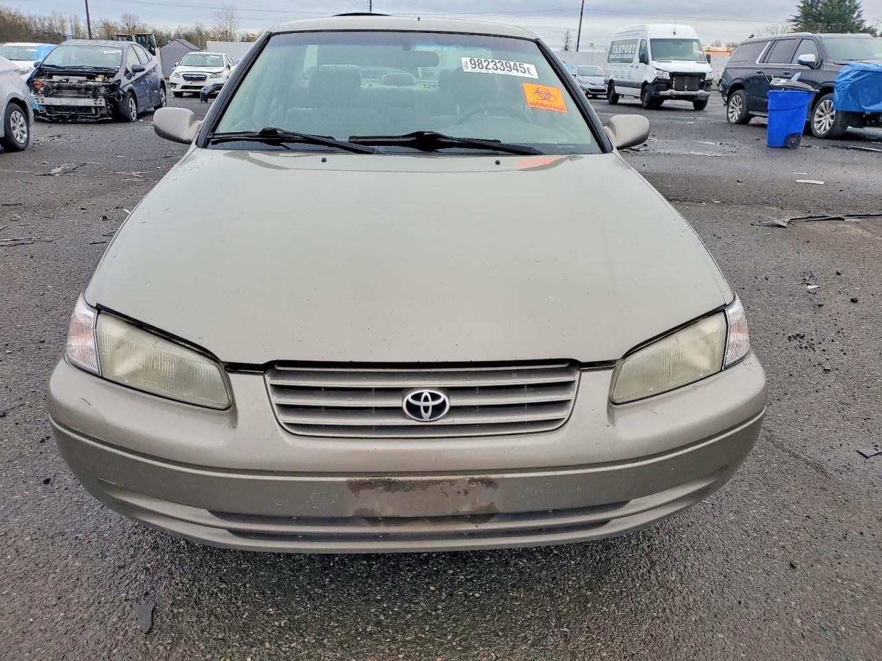 1999 TOYOTA CAMRY LE photo 5