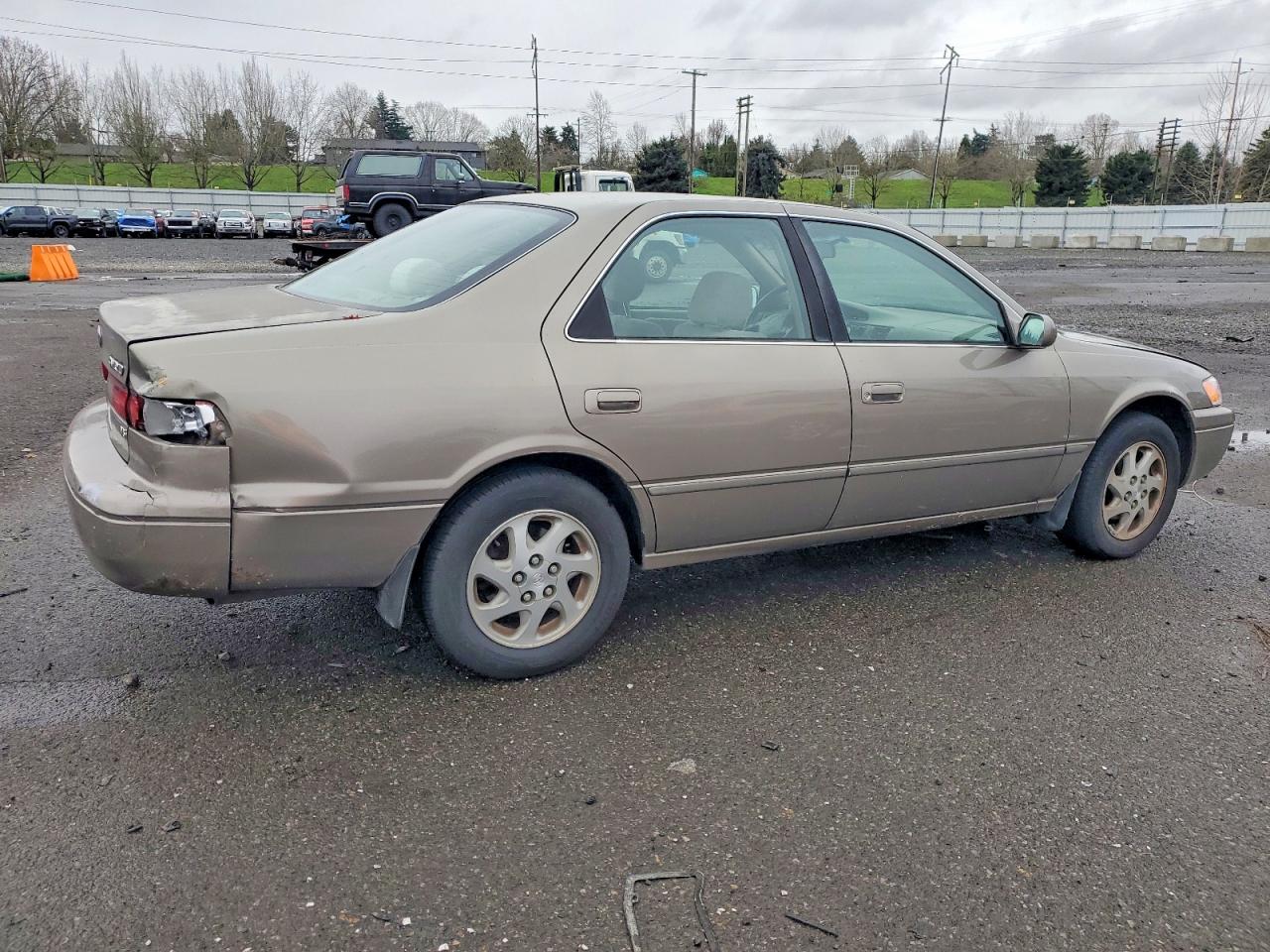 1999 TOYOTA CAMRY LE photo 3