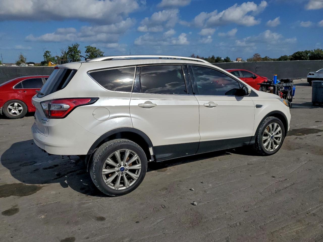 2017 FORD ESCAPE TITANIUM photo 3