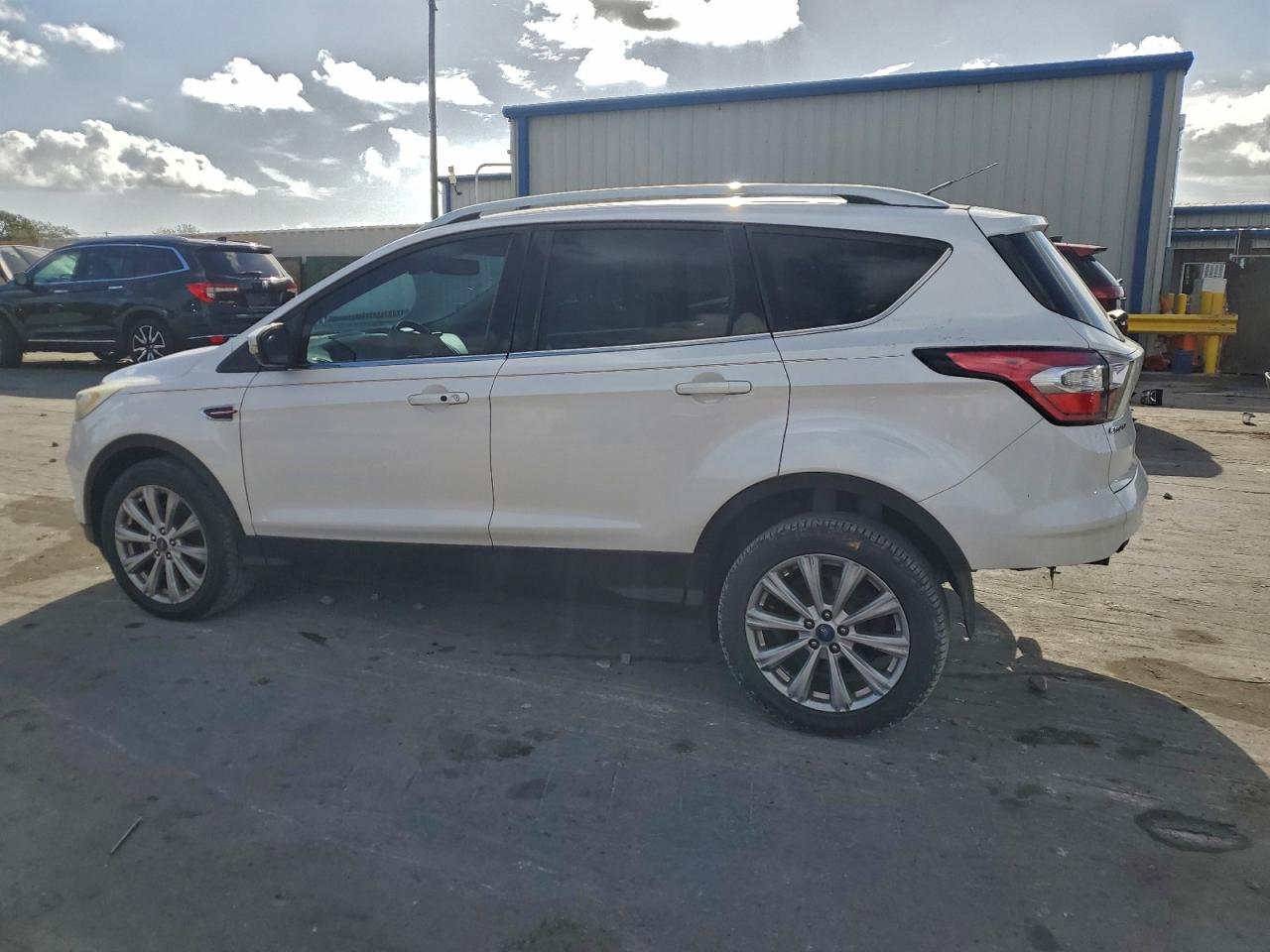 2017 FORD ESCAPE TITANIUM photo 2