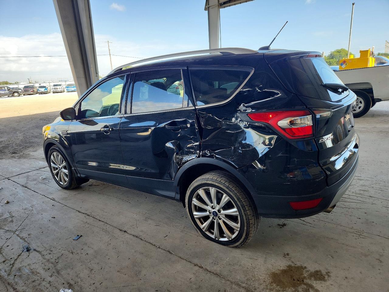 2017 FORD ESCAPE TITANIUM photo 2