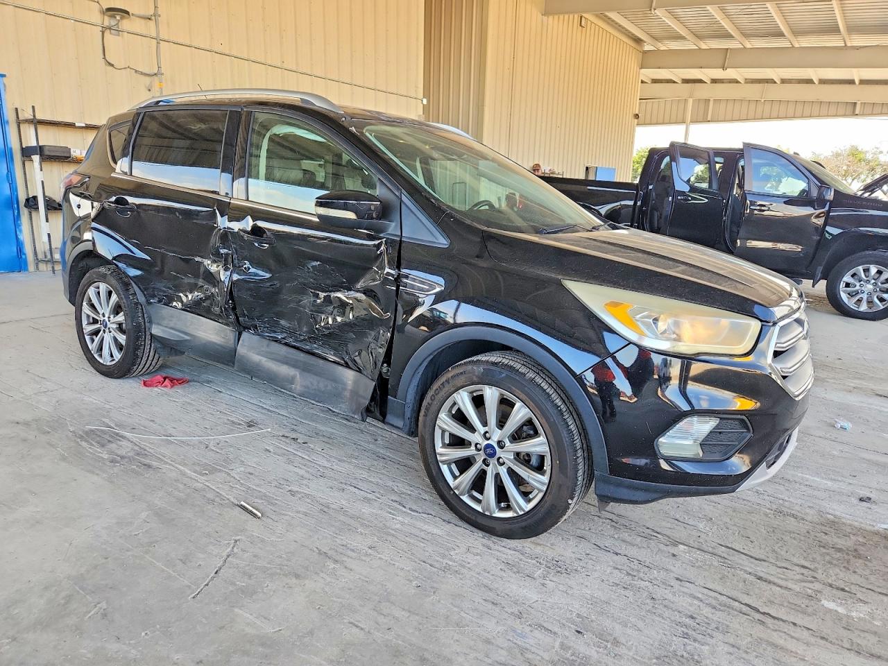 2017 FORD ESCAPE TITANIUM photo 4