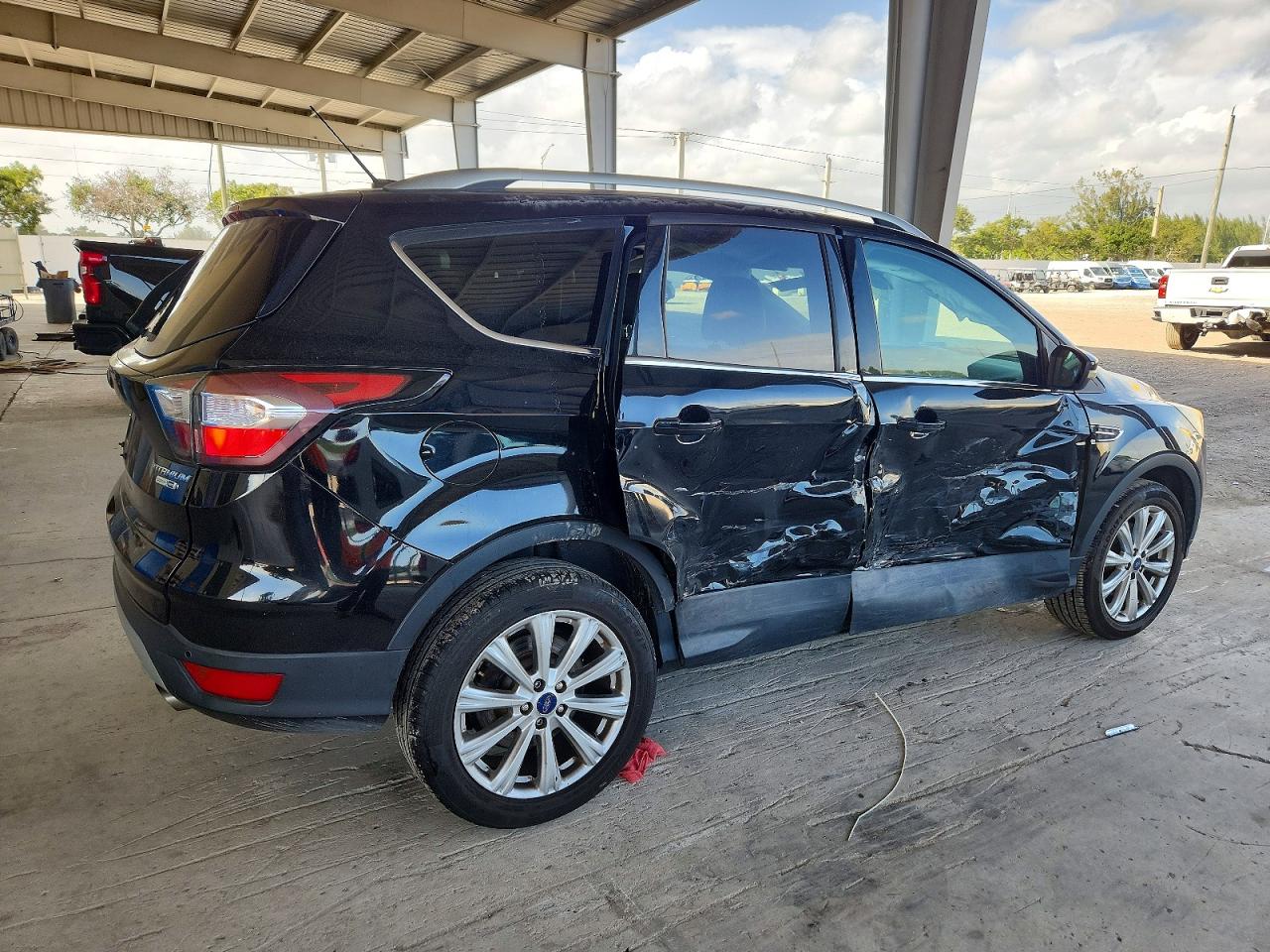 2017 FORD ESCAPE TITANIUM photo 3