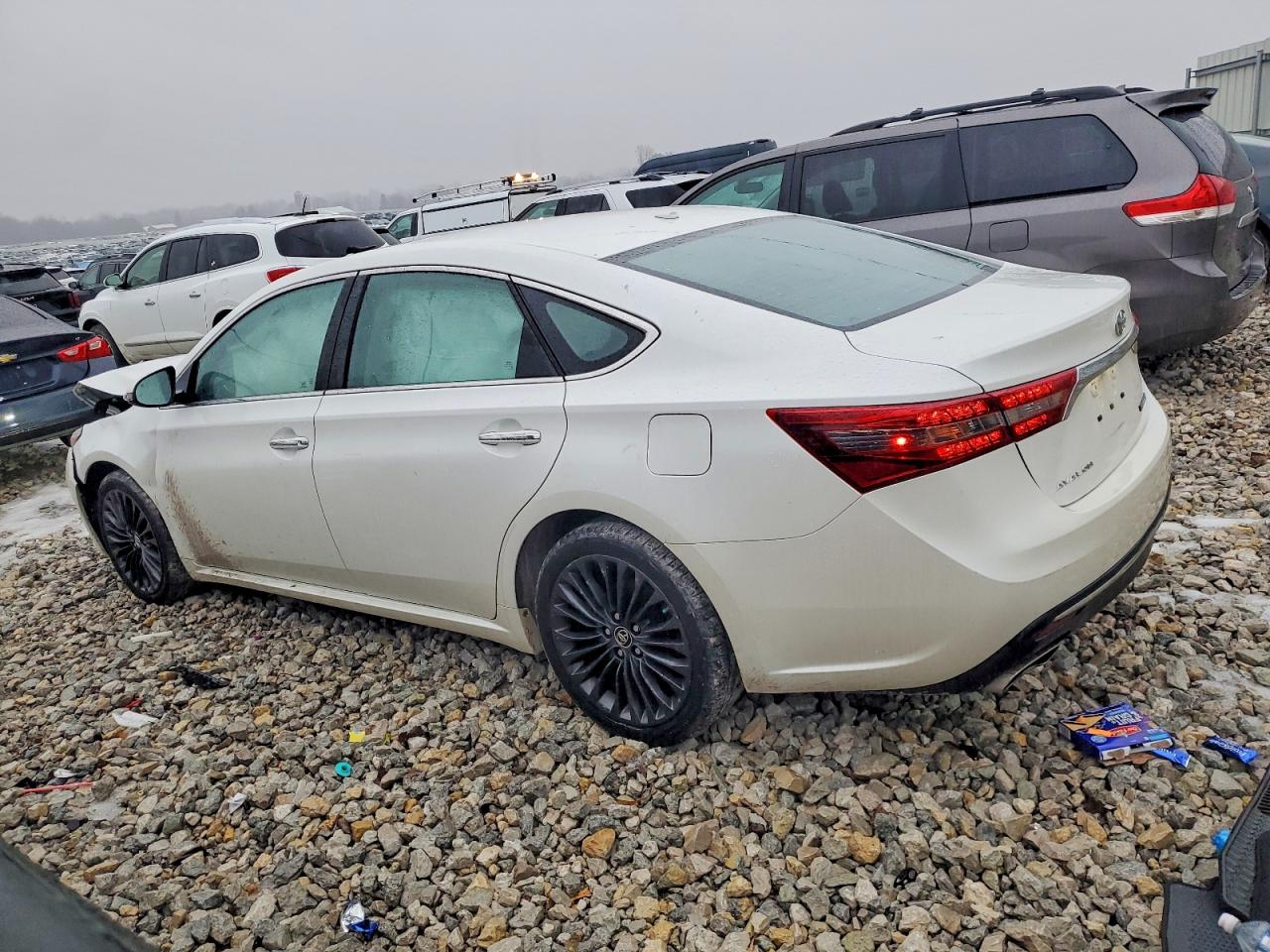 2016 TOYOTA AVALON XLE photo 2