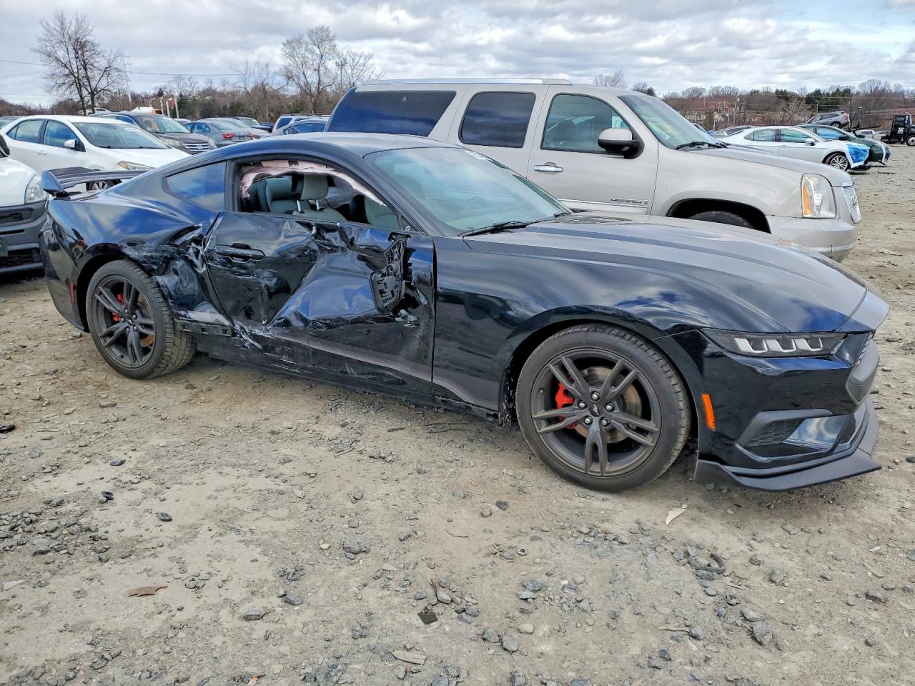 2024 FORD MUSTANG photo 7