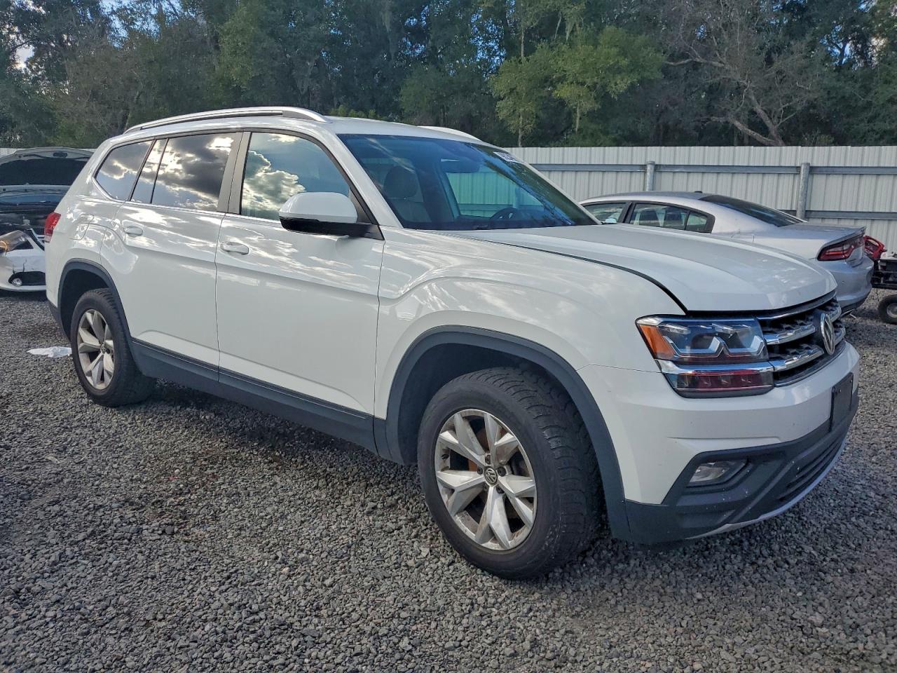 2018 VOLKSWAGEN ATLAS SE photo 4