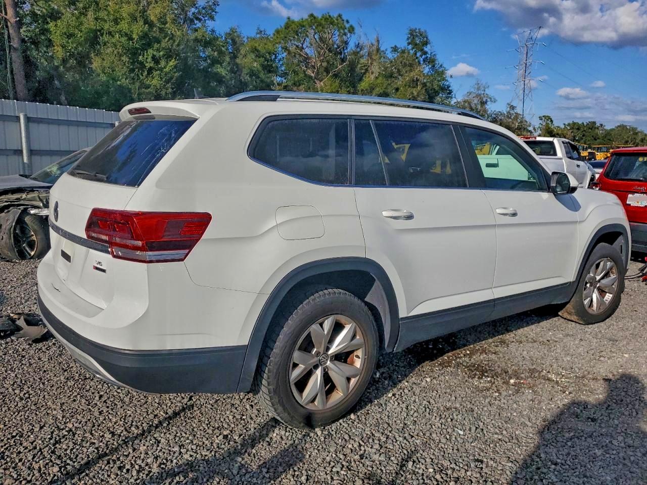 2018 VOLKSWAGEN ATLAS SE photo 3