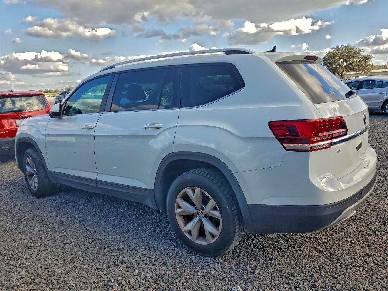 2018 VOLKSWAGEN ATLAS SE photo 2