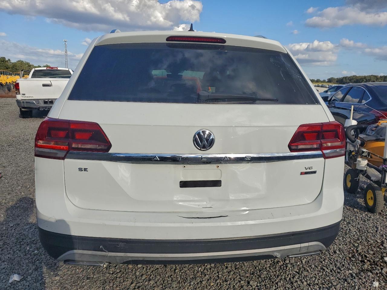 2018 VOLKSWAGEN ATLAS SE photo 6