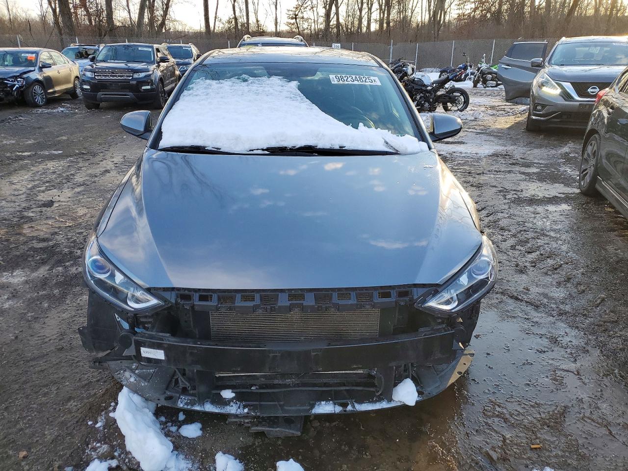 2018 HYUNDAI ELANTRA SE photo 5