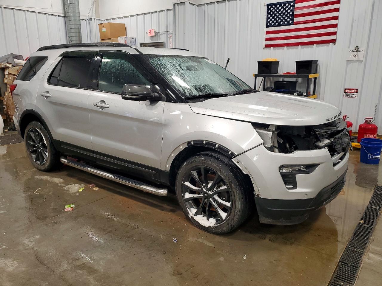 2018 FORD EXPLORER XLT photo 4