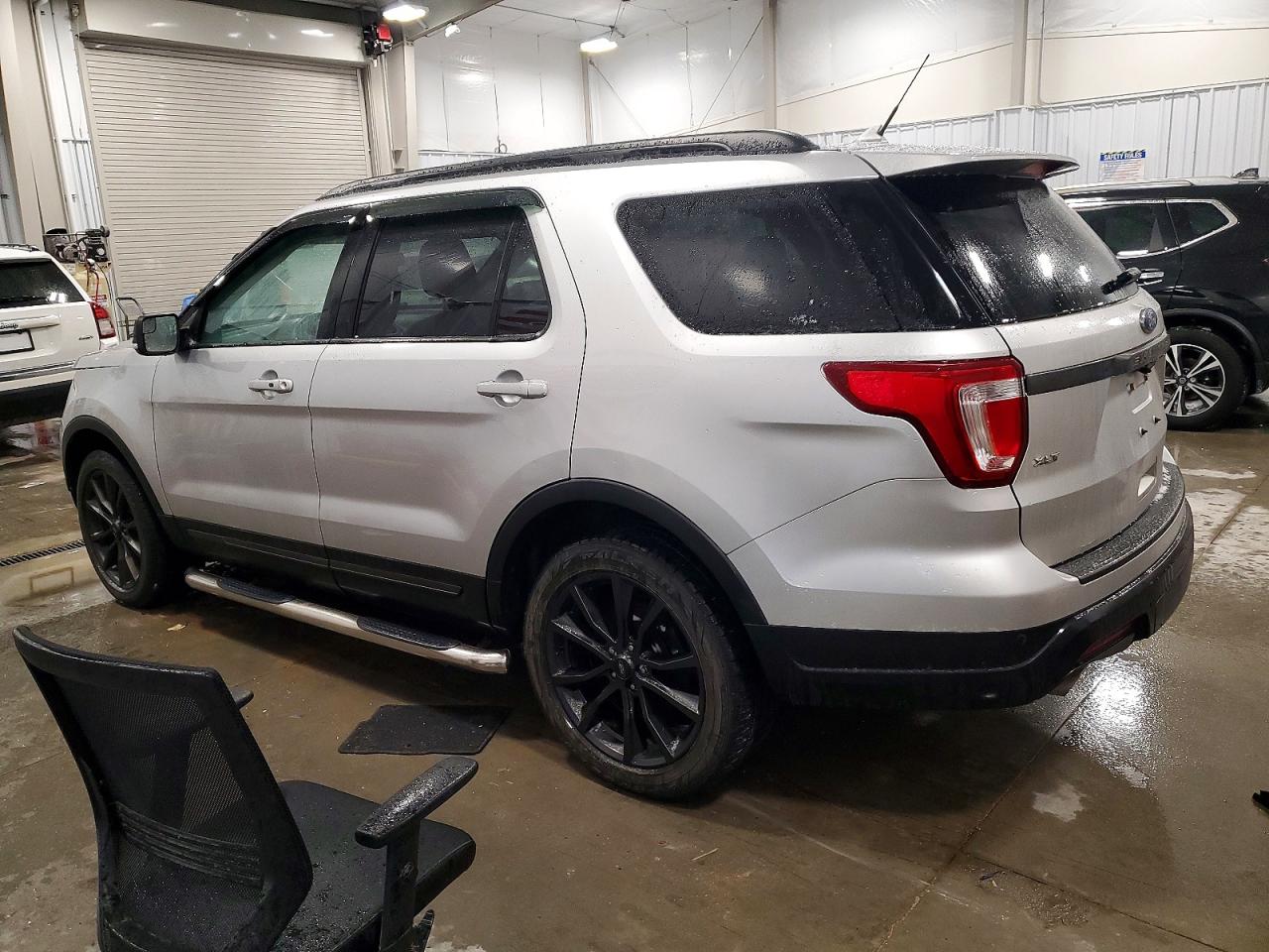 2018 FORD EXPLORER XLT photo 2