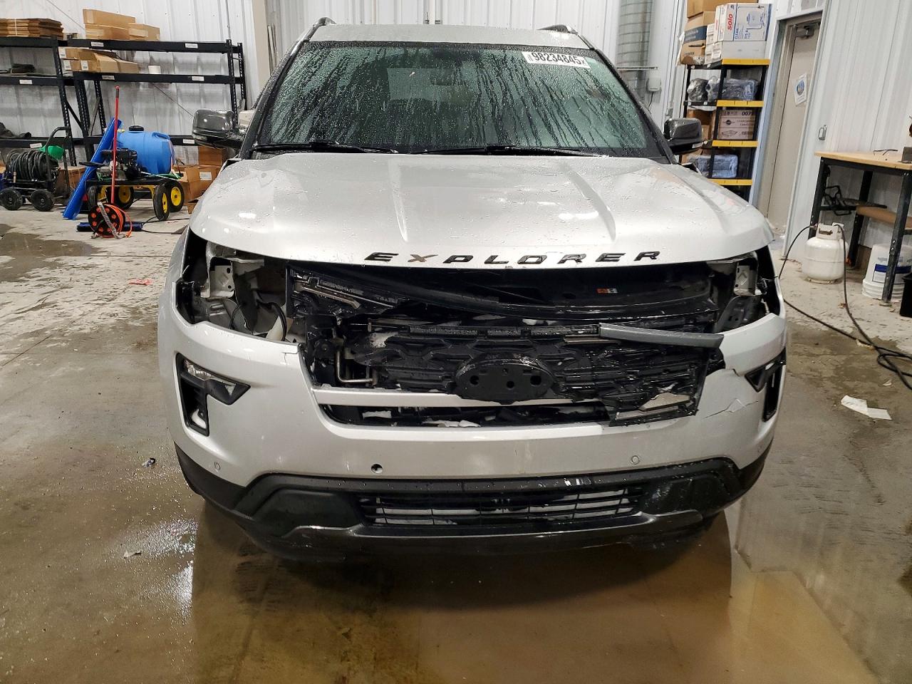 2018 FORD EXPLORER XLT photo 5
