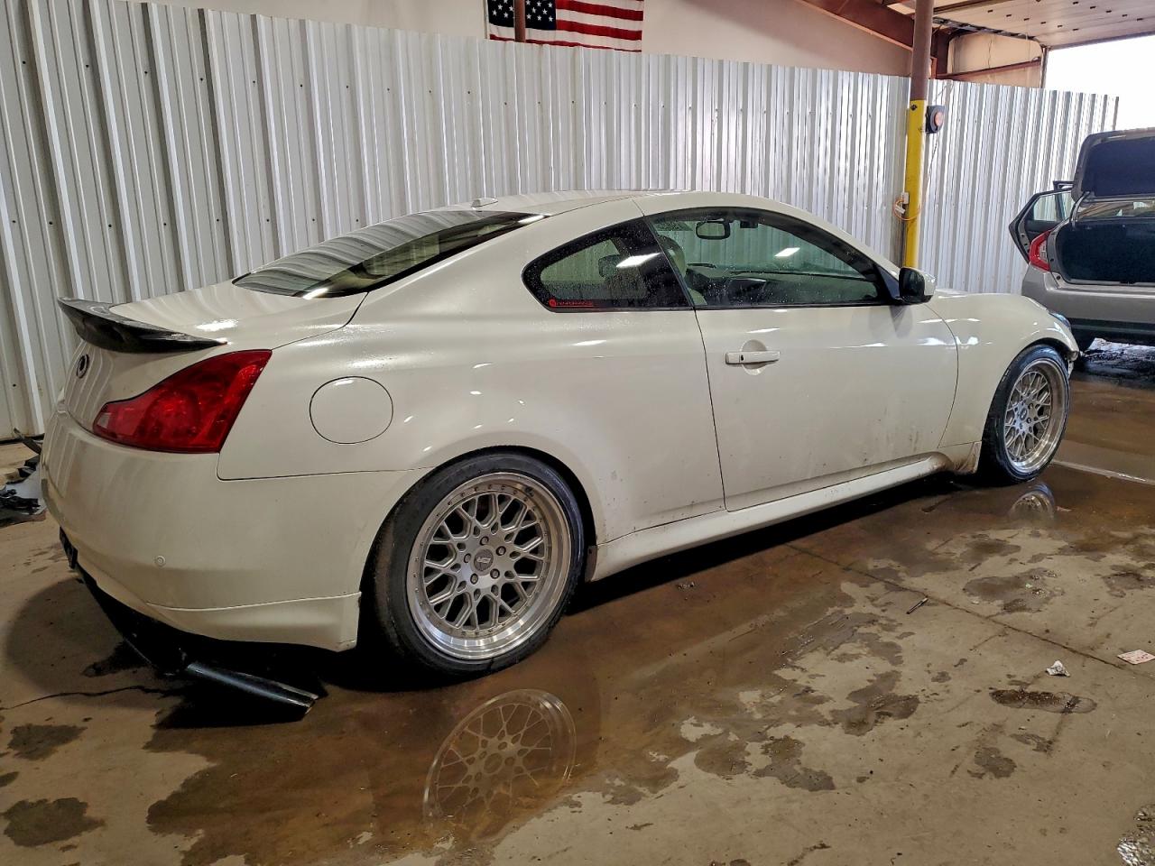 2013 INFINITI G37 photo 3