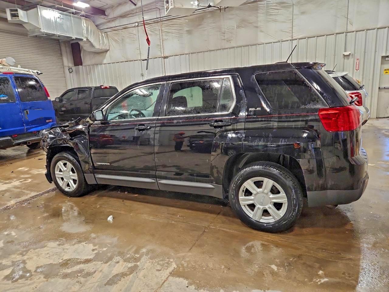 2015 GMC TERRAIN SLE photo 2
