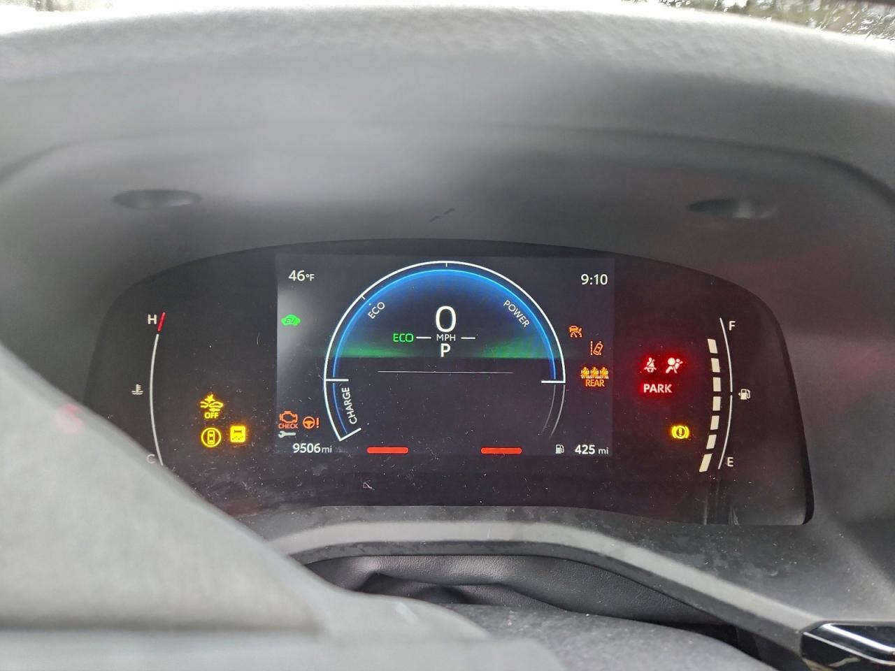 2025 TOYOTA CAMRY XSE photo 9