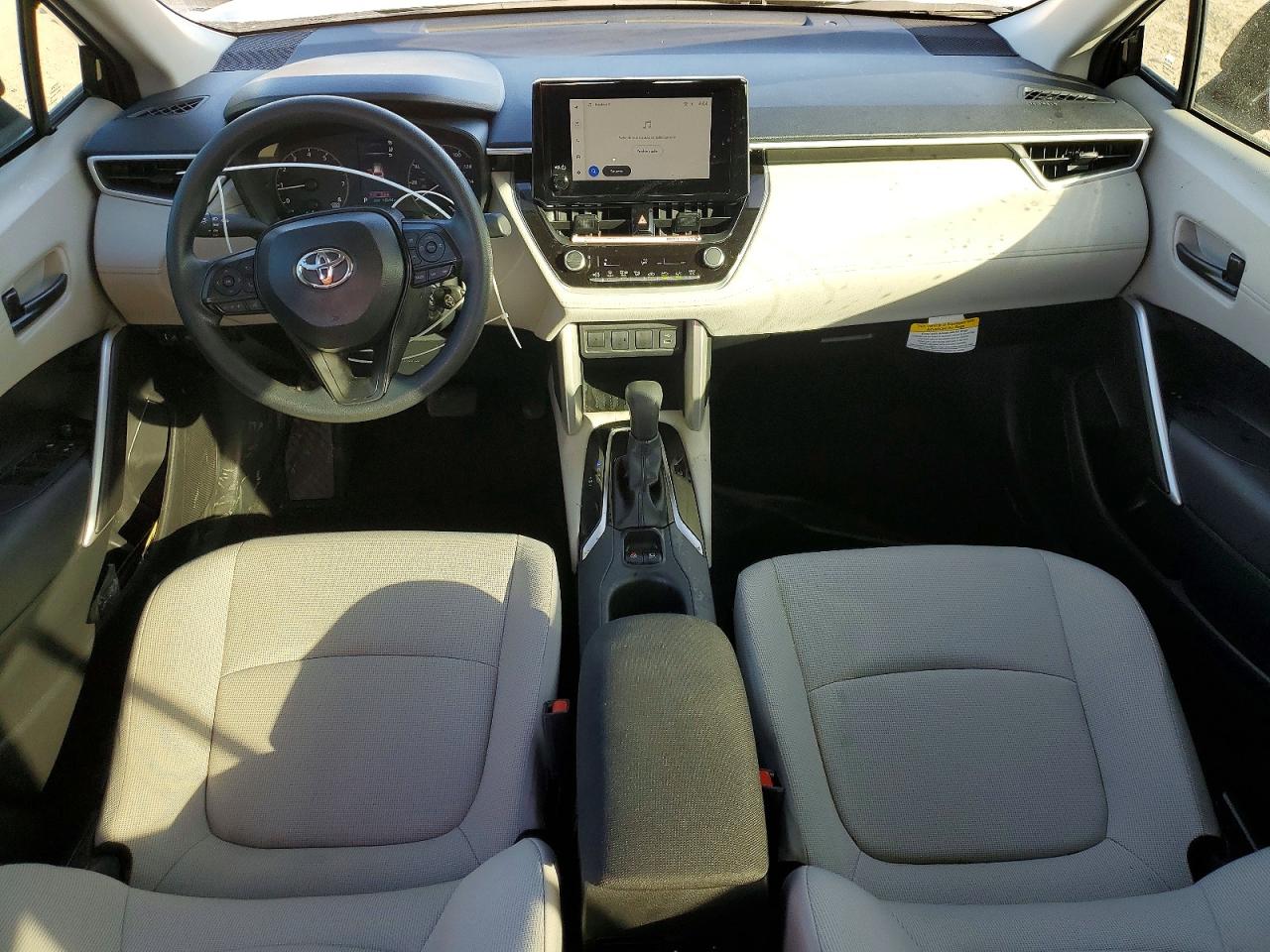 2025 TOYOTA COROLLA CROSS L photo 8