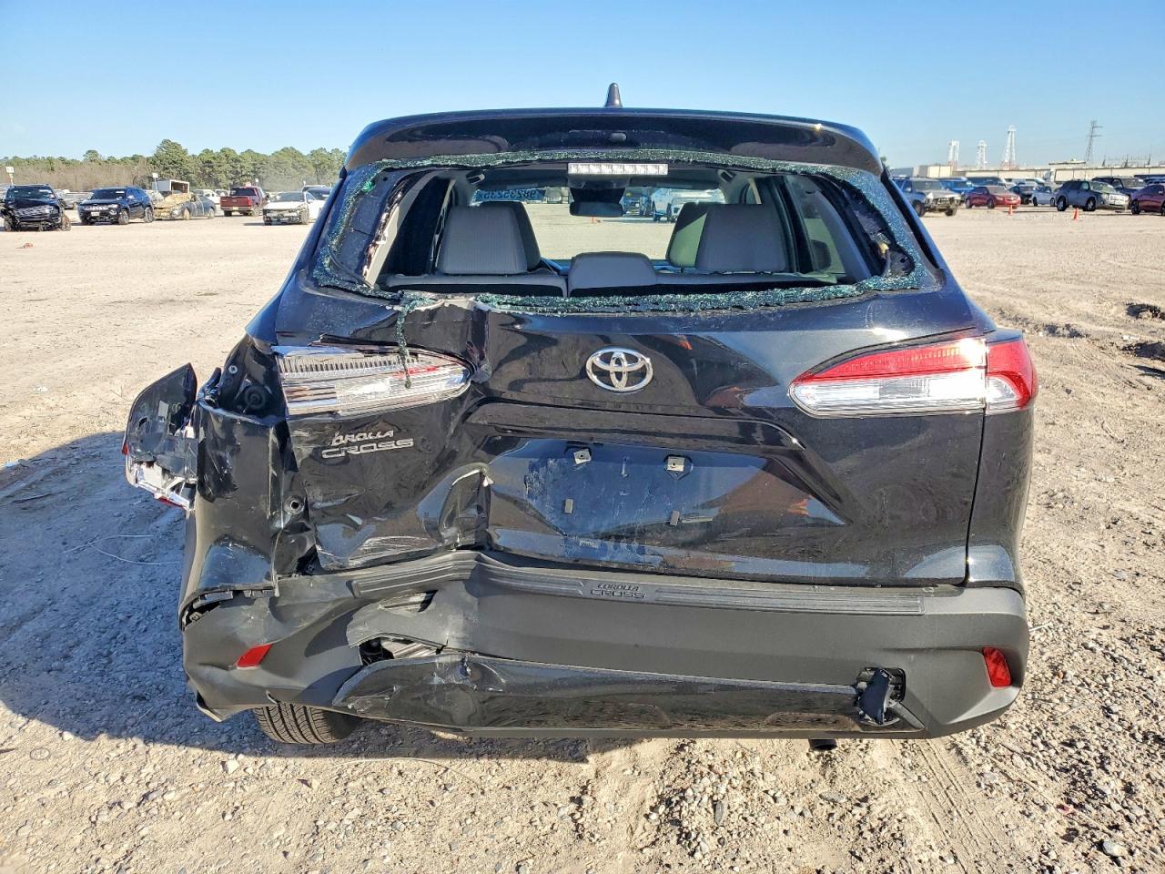 2025 TOYOTA COROLLA CROSS L photo 6