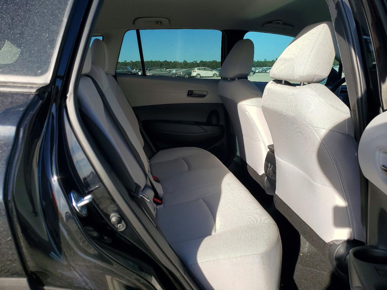 2025 TOYOTA COROLLA CROSS L photo 11