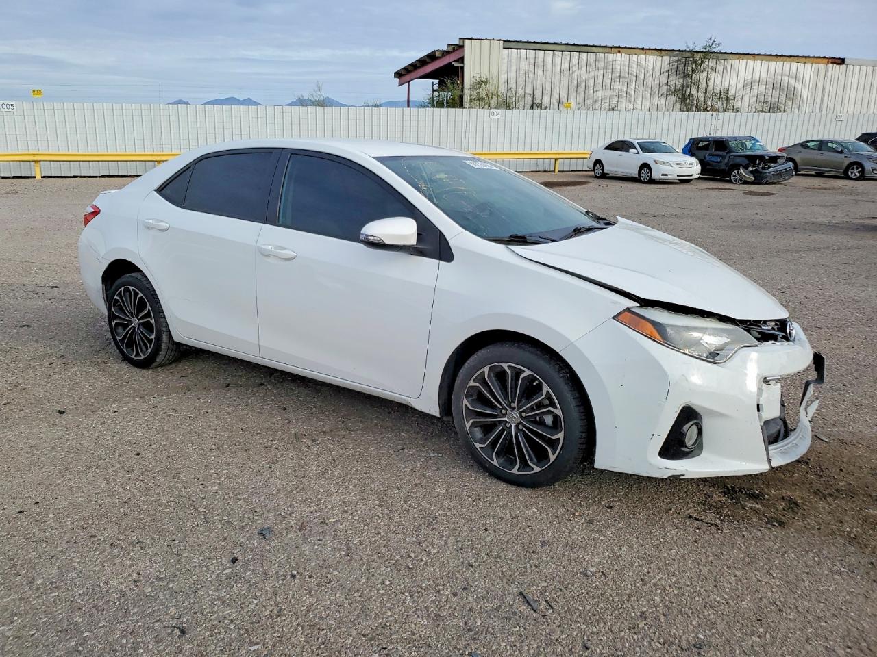 2015 TOYOTA COROLLA L photo 4