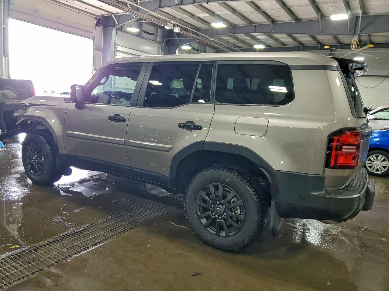 2025 TOYOTA LAND CRUISER BASE photo 2