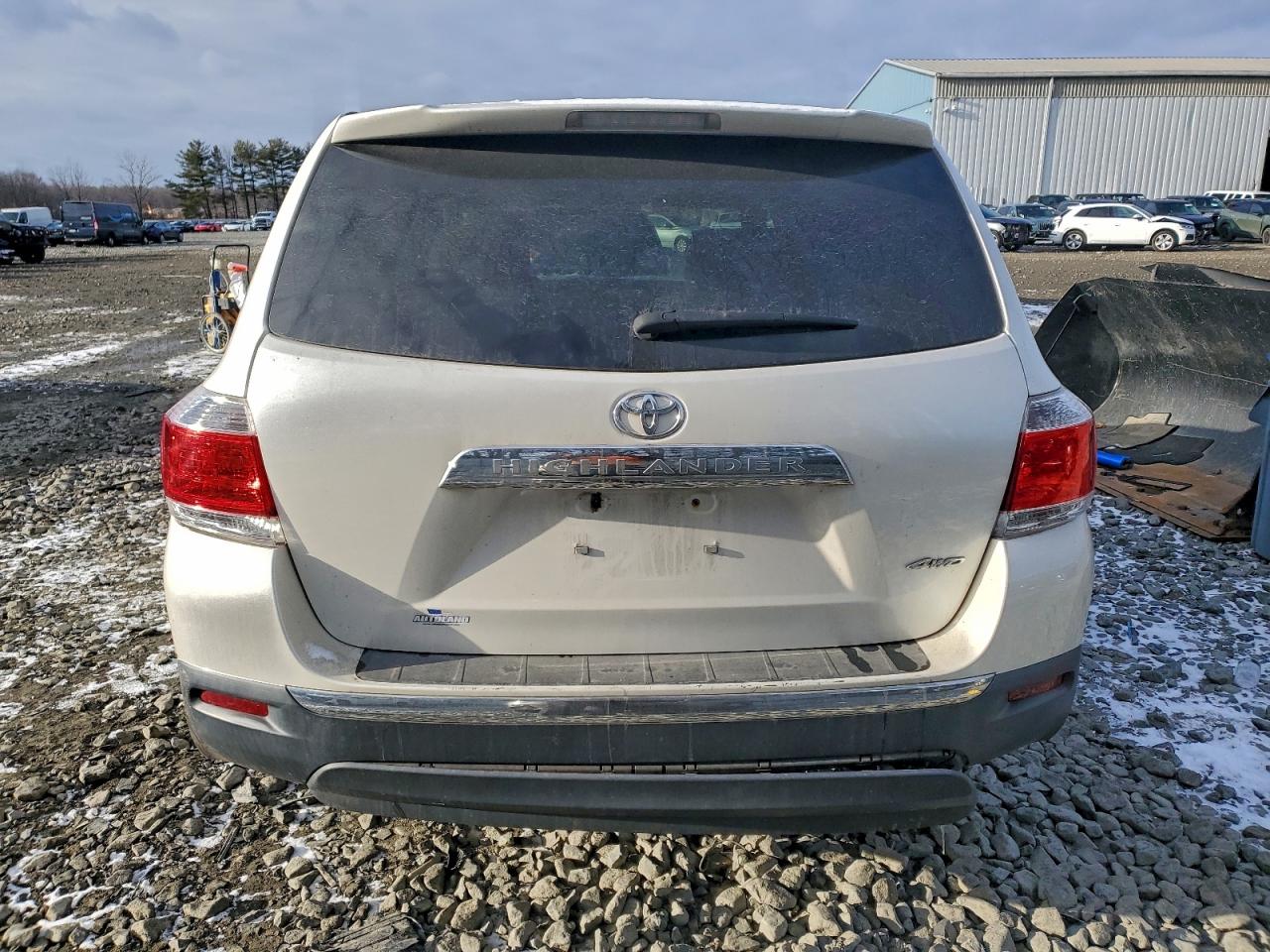 2013 TOYOTA HIGHLANDER BASE photo 6