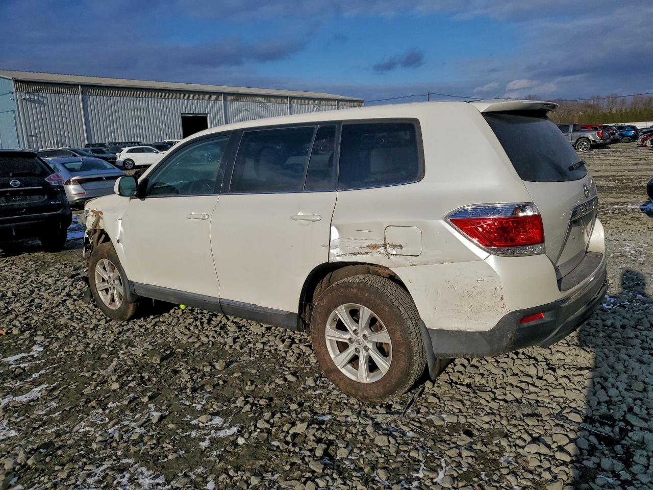 2013 TOYOTA HIGHLANDER BASE photo 2