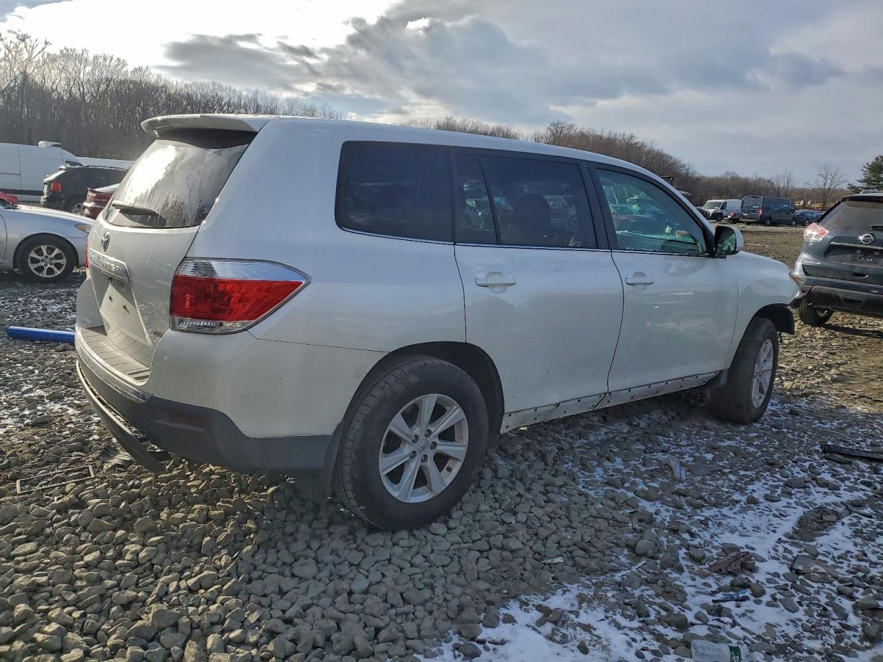 2013 TOYOTA HIGHLANDER BASE photo 3