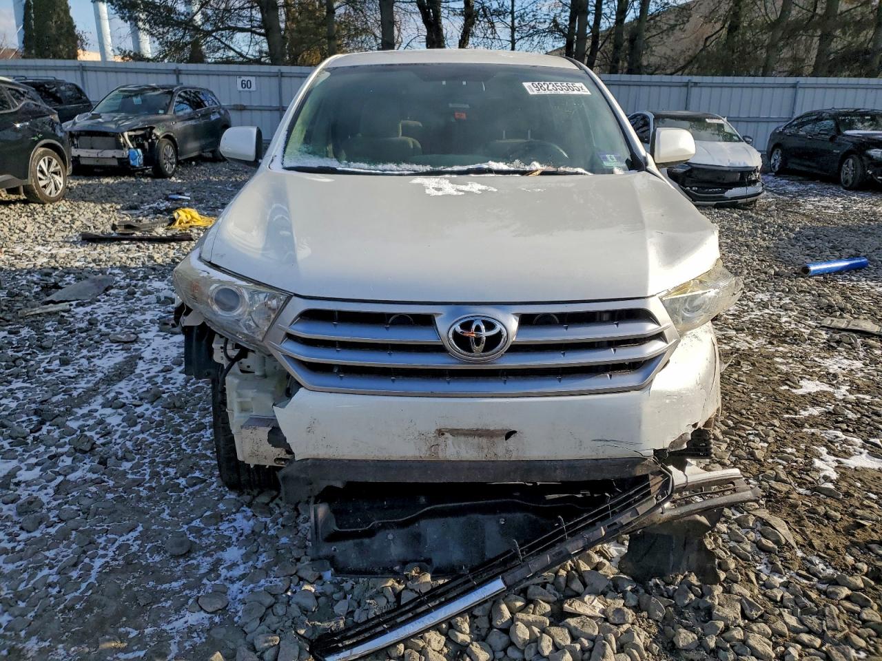 2013 TOYOTA HIGHLANDER BASE photo 5