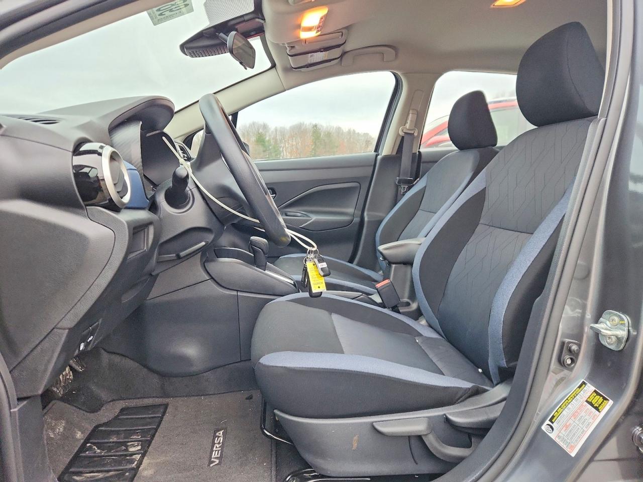 2025 NISSAN VERSA SV photo 7