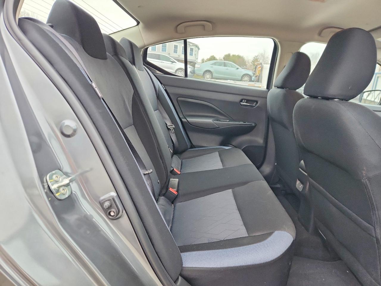 2025 NISSAN VERSA SV photo 10