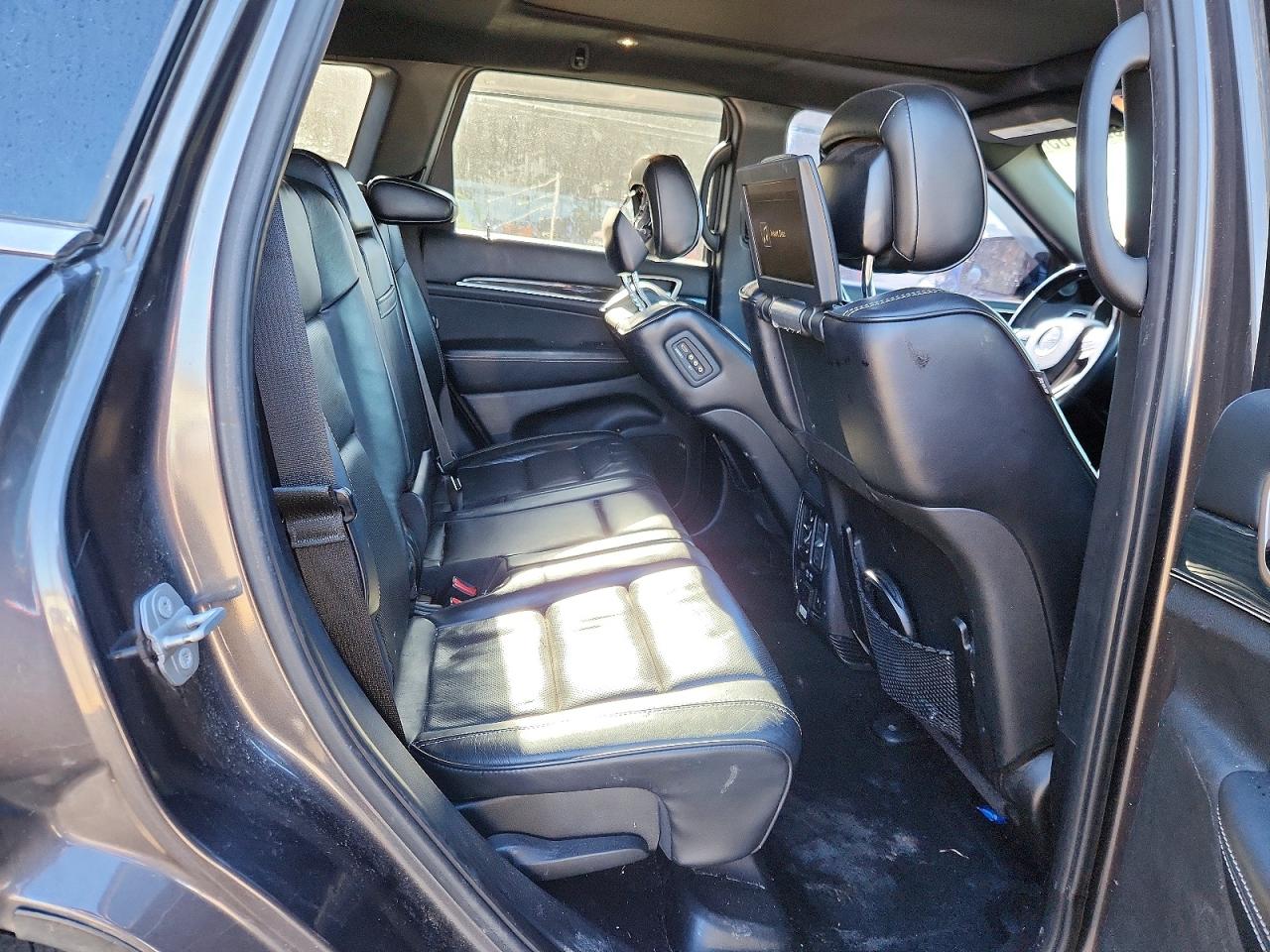 2016 JEEP GRAND CHEROKEE OVERLAND photo 11