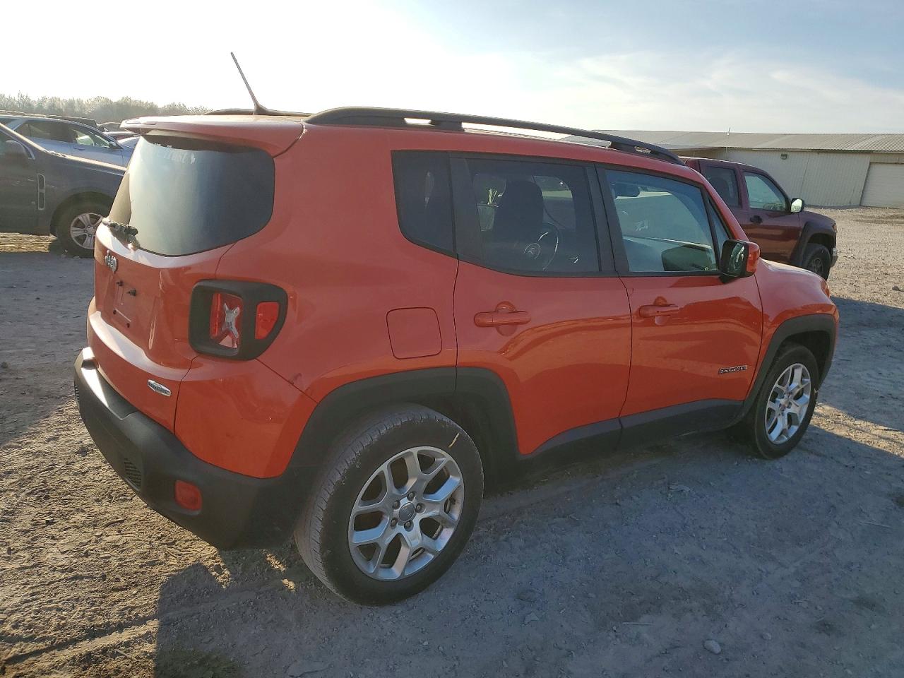 2017 JEEP RENEGADE LATITUDE photo 3