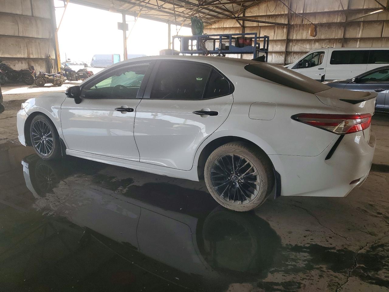 2020 TOYOTA CAMRY SE photo 3