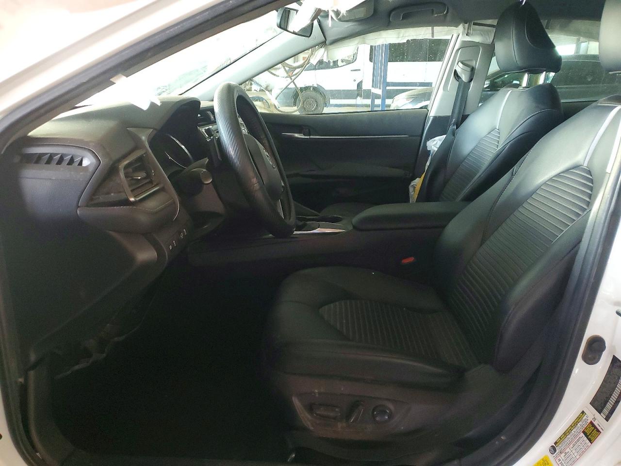 2020 TOYOTA CAMRY SE photo 13